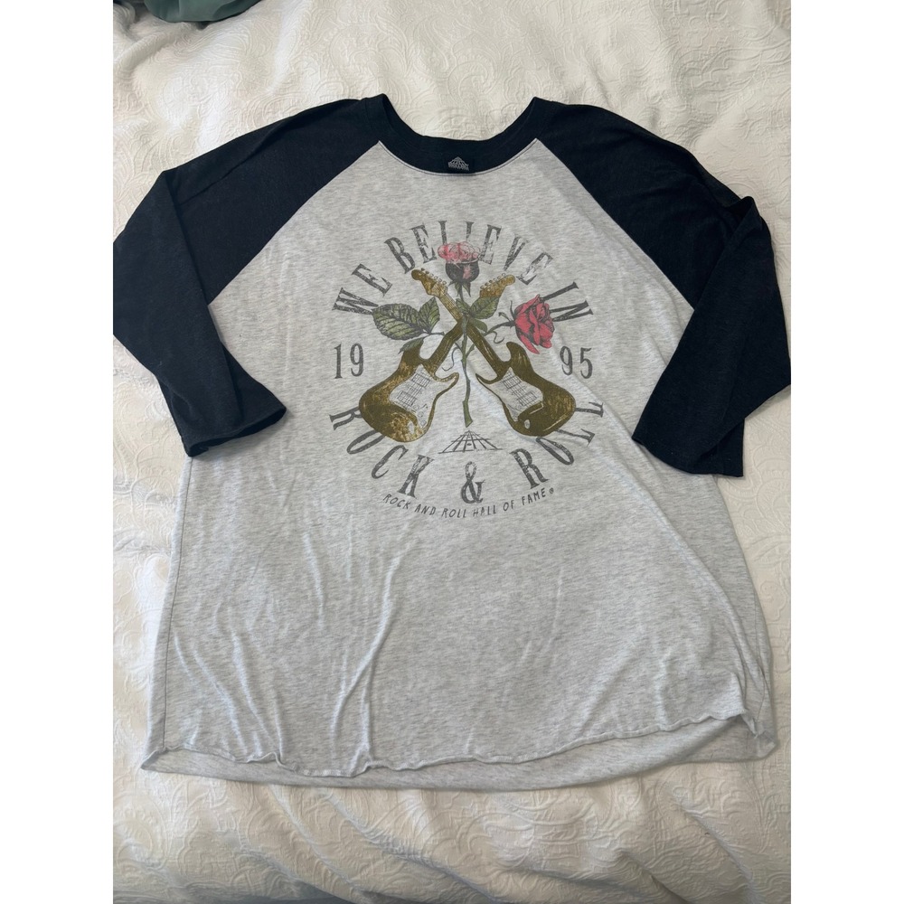 Rock and Roll Hall of Fame Graphic Baseball Tee Gray Black 3/4 Sleeve Raglan